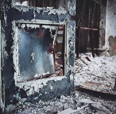 50 Beautiful Examples of Urban Decay Photography