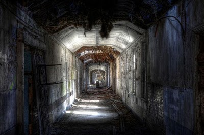 50 Beautiful Examples of Urban Decay Photography