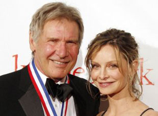 67-летний голливудский артист Харрисон Форд женился на театральной актрисе Калисте Флокхард.Свадебная обряд состоялась в Санта Фе, штат Нью-Мексико